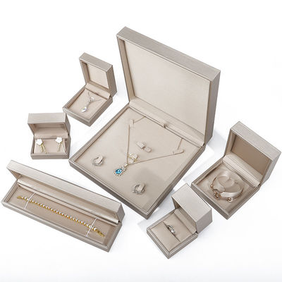 comprar Off Branco Elegante Couro Suave Falsos Joias Caixa de Armazenamento Pacote Cor Personalizada online manufacture