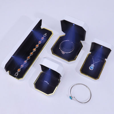 Custom Logo Light Jewelry Gift Box for Bracelet Earrings Pendant Velvet Necklace Ring Material feito à mão
