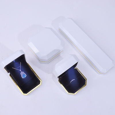 Custom Logo Light Jewelry Gift Box for Bracelet Earrings Pendant Velvet Necklace Ring Material feito à mão