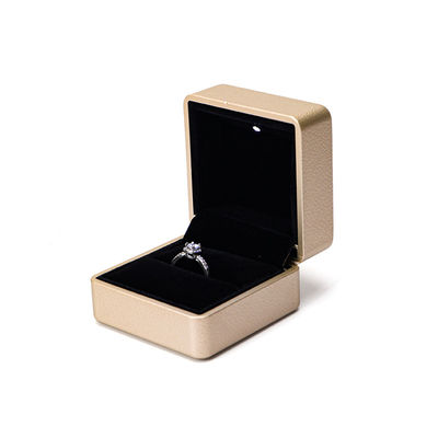 Pacote de jóias Hanhong Gold Leather LED Ring Box com impressão de tela de seda e luz