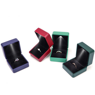 Pacote de jóias Hanhong Gold Leather LED Ring Box com impressão de tela de seda e luz