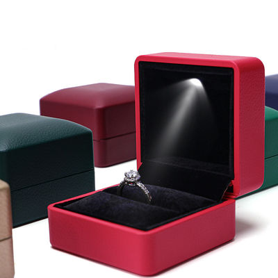 Pacote de jóias Hanhong Gold Leather LED Ring Box com impressão de tela de seda e luz