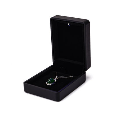 Caixa de anéis personalizada Hanhong com luz 6,5*6,5*4,5cm Tamanho Couro preto e material de veludo
