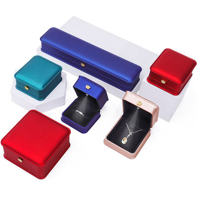 comprar Caixa de jóias de plástico brilhante LED iluminada com ornamento de coroa de ouro online manufacture