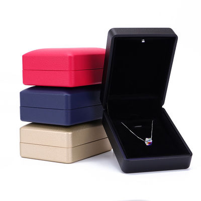 Caixa de anéis personalizada Hanhong com luz 6,5*6,5*4,5cm Tamanho Couro preto e material de veludo