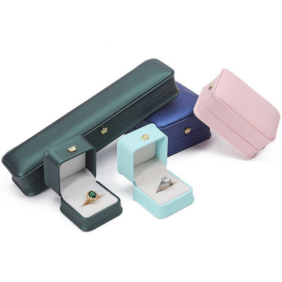 Logotipo personalizado Caixa de jóias de couro PU para pulseira de coroa Pendente Collar de anel de embalagem