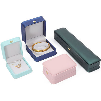 Logotipo personalizado Caixa de jóias de couro PU para pulseira de coroa Pendente Collar de anel de embalagem