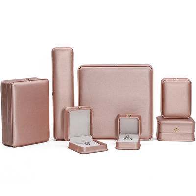 Logotipo personalizado Caixa de jóias Rosa de ouro Design de coroa de couro para anéis Brincos e colares