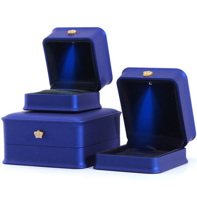comprar Caixa de embalagem personalizada de joias de luxo com luz LED e design mais recente feito à mão online manufacture
