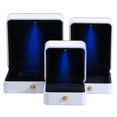 Caixa de jóias personalizada Embalagem Caixa de jóias de plástico de corte de ouro com iluminação LED