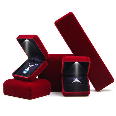 Caixa de jóias LED de luxo com logotipo Hanhong em relevo e interior de veludo vermelho