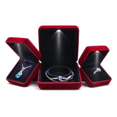 Caixa de jóias LED de luxo com logotipo Hanhong em relevo e interior de veludo vermelho