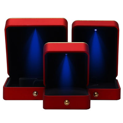 comprar Anel de colar de luxo de plástico customizado pintado de spray quadrado caixa de jóias LED vermelha feita à mão online manufacture
