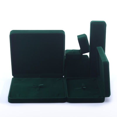 comprar Logotipo do cliente Caixa de jóias de veludo verde para colarinho brincos de pulseira embalagem online manufacture