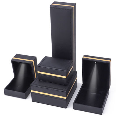 comprar Caixinha de jóias preta Luz LED para pulseira luxuosa com tamanho personalizado e estilo mais recente online manufacture