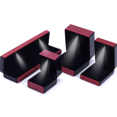 Hanhong Custom Logo LED Light Jewelry Box para Bracelets Necklaces e Anéis em Couro