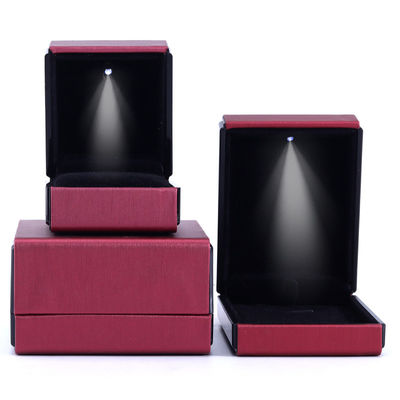 Hanhong Custom Logo LED Light Jewelry Box para Bracelets Necklaces e Anéis em Couro