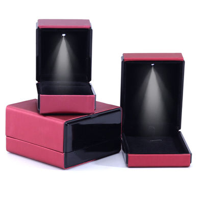 Hanhong Custom Logo LED Light Jewelry Box para Bracelets Necklaces e Anéis em Couro