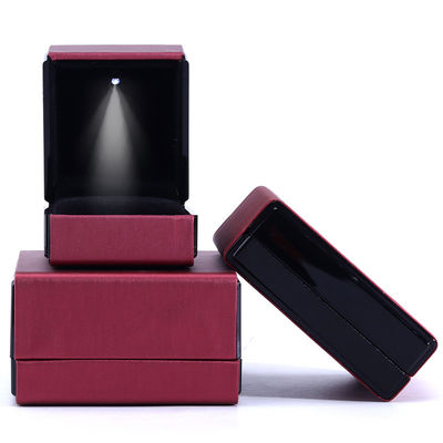 Hanhong Custom Logo LED Light Jewelry Box para Bracelets Necklaces e Anéis em Couro