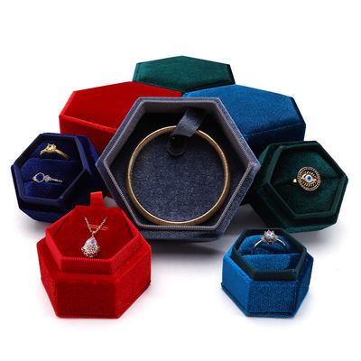 comprar Caixa de anéis de viagem de veludo para embalagens personalizadas de jóias e anéis de casamento online manufacture