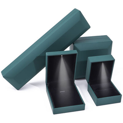 comprar Embalagem de jóias Logotipo personalizado Verde LED Luz Veludo Caixa para anéis Pulseiras Colares online manufacture
