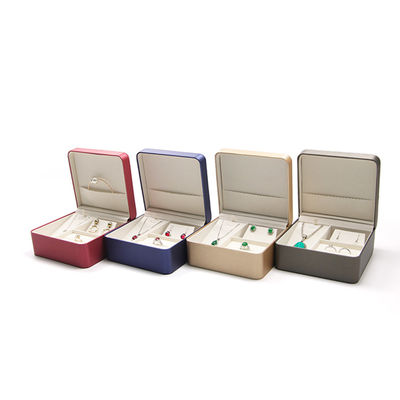 Conjunto de caixa de presente com anel, brincos e colar para armazenamento de joias de viagem