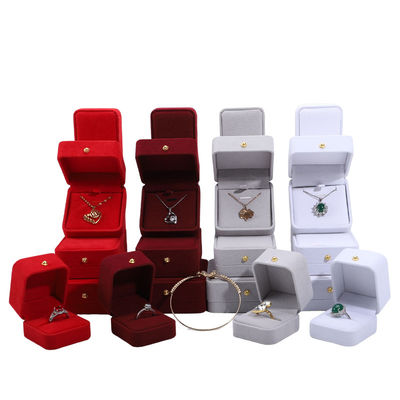 comprar 9*9*3.5cm Caixa de embalagem de jóias em veludo Perfeito para colar Bracelet Anel de brincos online manufacture