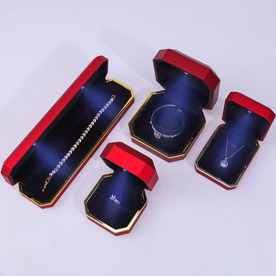 Caixa de joias octogonal vermelha artesanal de alta qualidade com luz LED e acabamento dourado