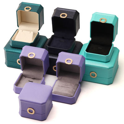 comprar Caixa de anéis de colarinho quadrado com metal caixa de joias de couro de luxo Hanhong PU embalagem de couro online manufacture
