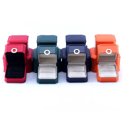 comprar 11*11*5.5cm Design de anel de cor personalizado Caixa de jóias de couro PU para pulseira de colar online manufacture