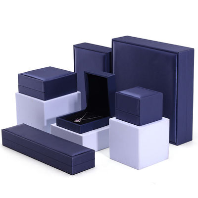 comprar Caixa de embalagem de joias de veludo feita à mão Hanhong para colar e anel 9*9*4,5cm de couro PU azul online manufacture