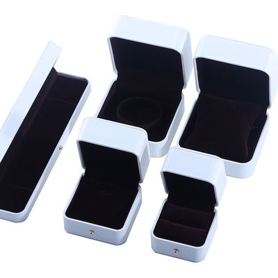 Caixa de embalagem de jóias de couro PU branco para brincos de colarinho de casamento Anel 9,5*9,5*6cm