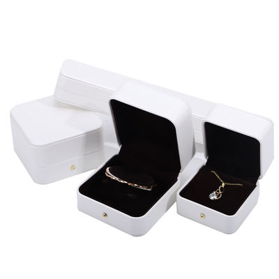 Caixa de embalagem de jóias de couro PU branco para brincos de colarinho de casamento Anel 9,5*9,5*6cm