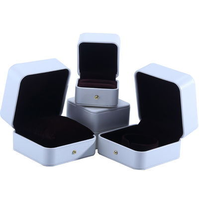 Caixa de embalagem de jóias de couro PU branco para brincos de colarinho de casamento Anel 9,5*9,5*6cm
