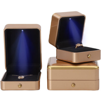comprar Logotipo personalizado Light Gold LED Jewelry Box Para Bracelet Necklace Brilhantes Anel de embalagem online manufacture