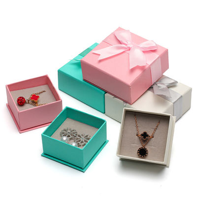 comprar Pacote de jóias de logotipo personalizado Hanhong para meninas brincos caixa de presente de papel de veludo mini colorido online manufacture