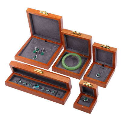 Rectângulo feito à mão Logotipo personalizado Caixa de jóias de madeira para pulseira Necklace Ring Set