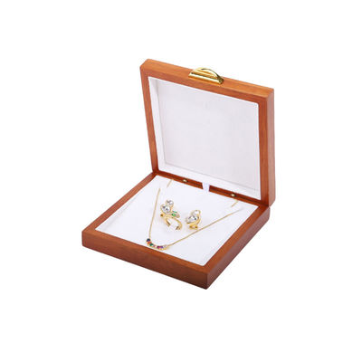 Rectângulo feito à mão Logotipo personalizado Caixa de jóias de madeira para pulseira Necklace Ring Set