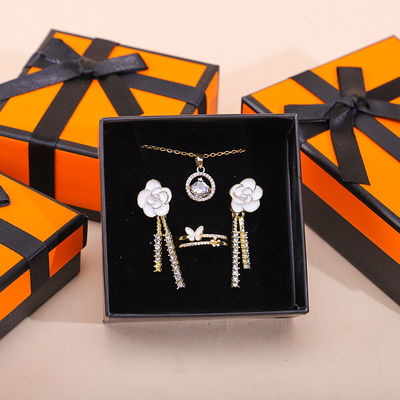 Fabricação a granel Hign end Jewelry Caixa de embalagem Logotipo personalizado Custom Luxury Necklace Bracelet Earring Ring Jewelry Set Embalagem Papel de cartão Caixa de jóias com borboleta