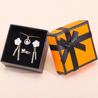 Fabricação a granel Hign end Jewelry Caixa de embalagem Logotipo personalizado Custom Luxury Necklace Bracelet Earring Ring Jewelry Set Embalagem Papel de cartão Caixa de jóias com borboleta