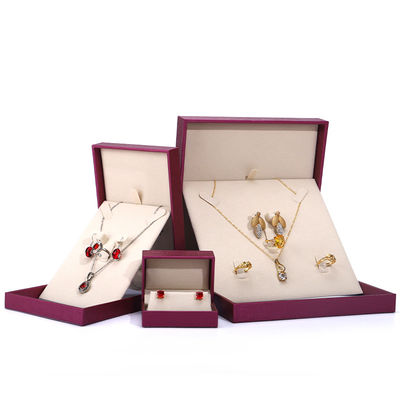 China fabricação atacado Luxury Jewelry Caixa de embalagem Custom high end Necklace Bracelet Orifício Anel Embalagem rosa Vermelho Pu Couro Caixa de jóias com logotipo