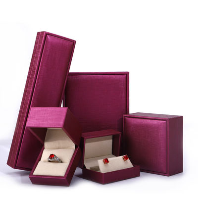 China fabricação atacado Luxury Jewelry Caixa de embalagem Custom high end Necklace Bracelet Orifício Anel Embalagem rosa Vermelho Pu Couro Caixa de jóias com logotipo