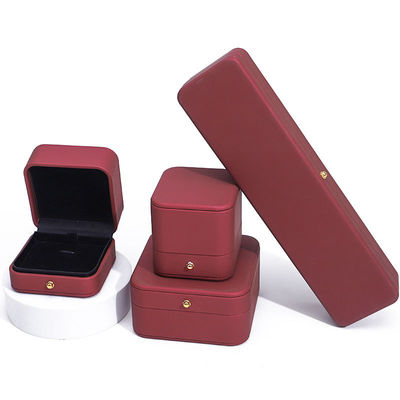 Wind Red Sleek PU Couro Joias de Armazenamento Caixa de Embalagem com Ornamento de Botão de Ouro