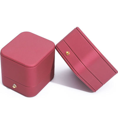 Wind Red Sleek PU Couro Joias de Armazenamento Caixa de Embalagem com Ornamento de Botão de Ouro