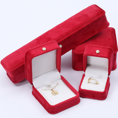 Venda a retalho Fabricação Luxo veludo Embalagem de jóias Caixa Logotipo personalizado Colar Bracelete Brincos Anel Embalagem de veludo vermelho Caixa de jóias