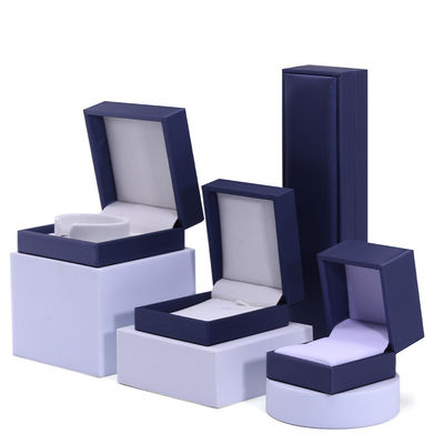 comprar Borracha Finish Soft Couro Falsos Jóias de Armazenamento Caixa Pacote para Anéis Pendente online manufacture