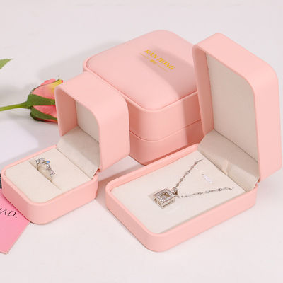 Fabricação por atacado Premium Jewelry Caixa de embalagem Logotipo personalizado Custom Necklace Pulseira Brincos Anel Embalagem Rosa Couro Caixa de jóias