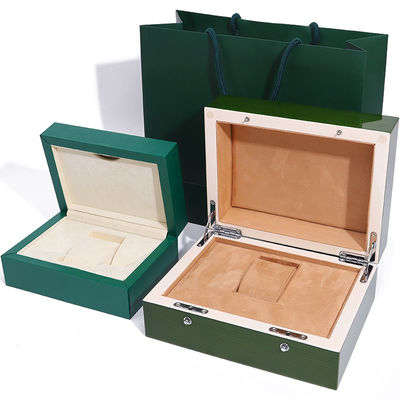 comprar Caixa de relógio de madeira verde de alta qualidade para embalagens de presentes de luxo com saco de toque virado online manufacture