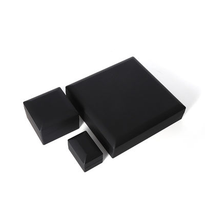 China fabricação por atacado de alta qualidade Led caixa de joias Embalagem Colar Pulseira Anel Caixa de joias Logotipo personalizado High End Preto Plástico Led Caixa de joias com Luz