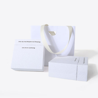 China fabricação por atacado de alta qualidade colarinho brincos pulseira caixa de anel embalagem de jóias personalizado personalizado cartão eco-friendly papel caixote branco caixa de jóias com logotipo